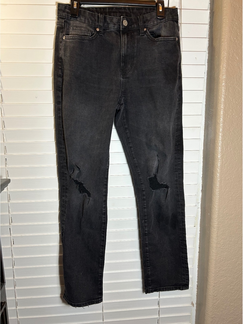 No Boundaries Black Distressed Jeans Size 28W x 30L